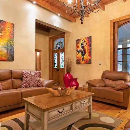 דירות J'S Audacious Living Montagu Self Catering מראה חיצוני תמונה