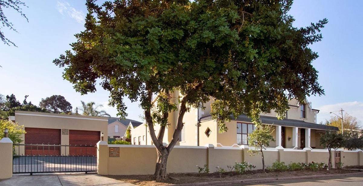 דירות J'S Audacious Living Montagu Self Catering מראה חיצוני תמונה