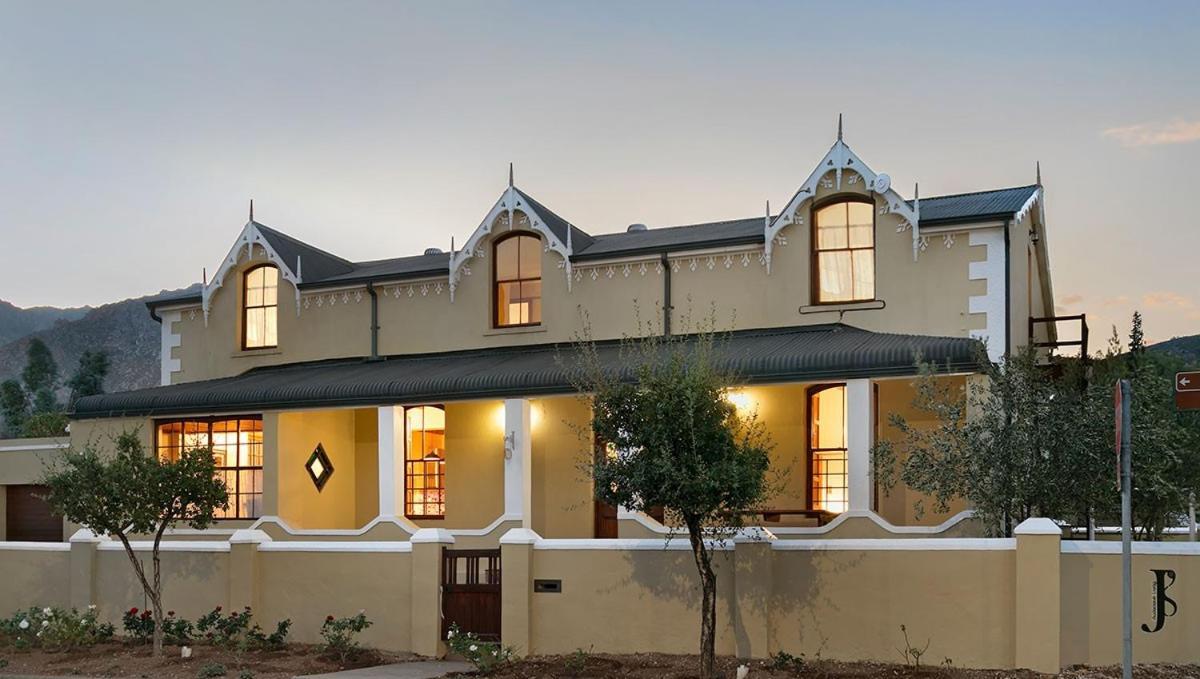 דירות J'S Audacious Living Montagu Self Catering מראה חיצוני תמונה