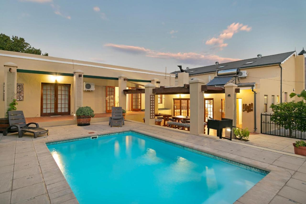 דירות J'S Audacious Living Montagu Self Catering מראה חיצוני תמונה