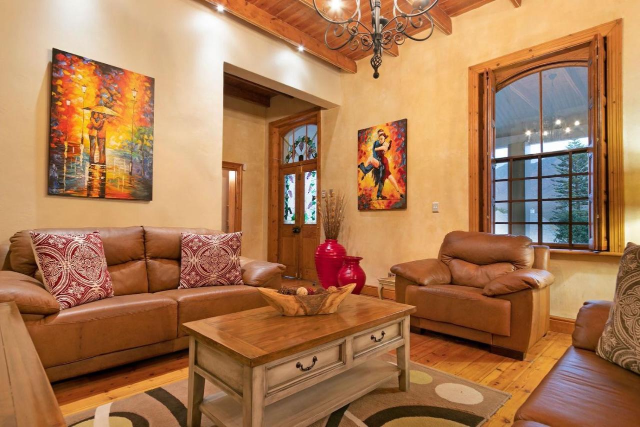 דירות J'S Audacious Living Montagu Self Catering מראה חיצוני תמונה