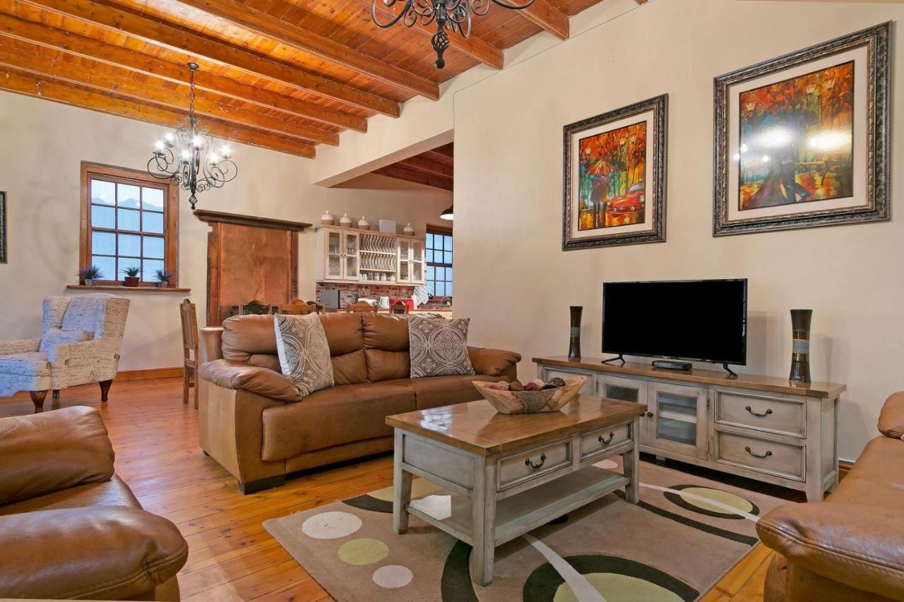 דירות J'S Audacious Living Montagu Self Catering מראה חיצוני תמונה