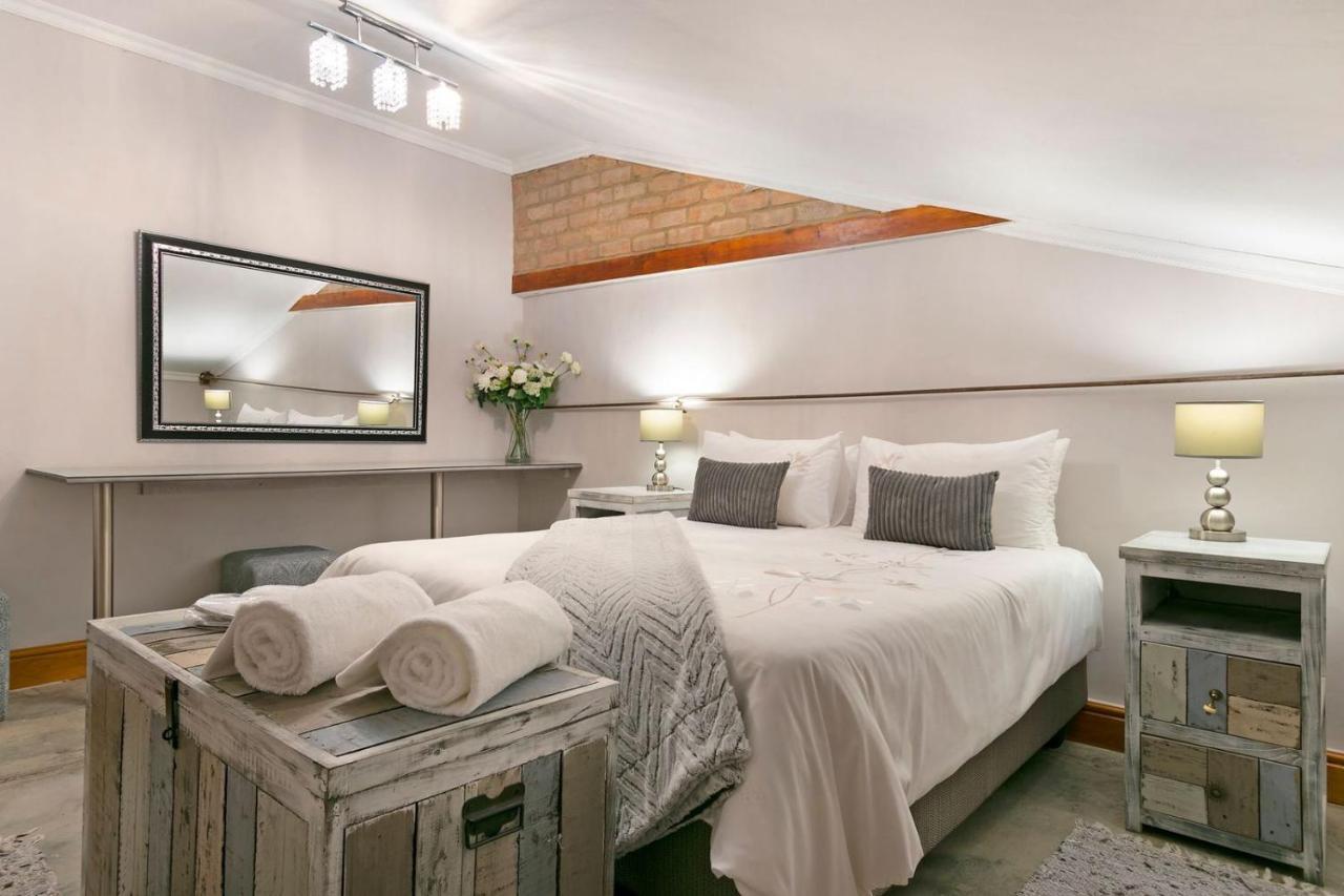 דירות J'S Audacious Living Montagu Self Catering מראה חיצוני תמונה