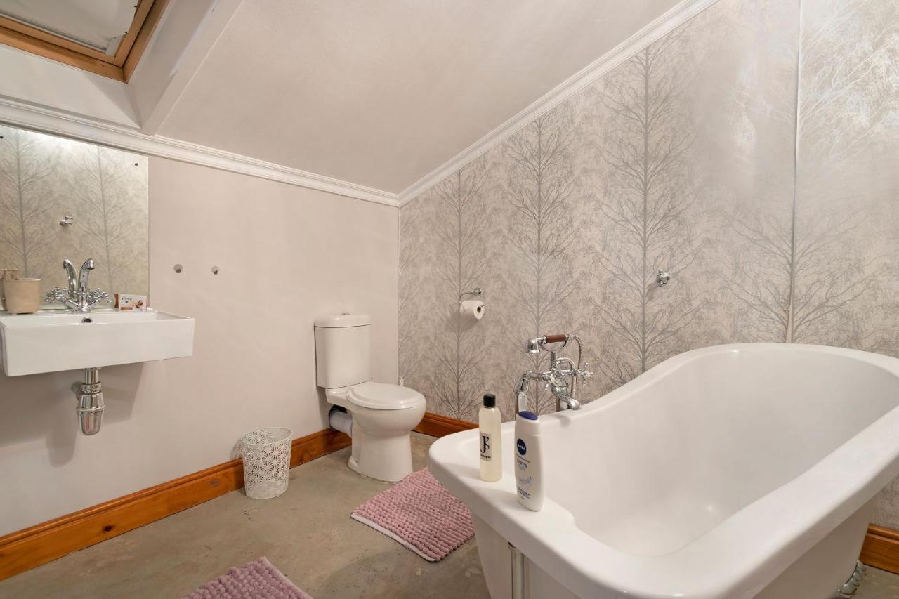 דירות J'S Audacious Living Montagu Self Catering מראה חיצוני תמונה