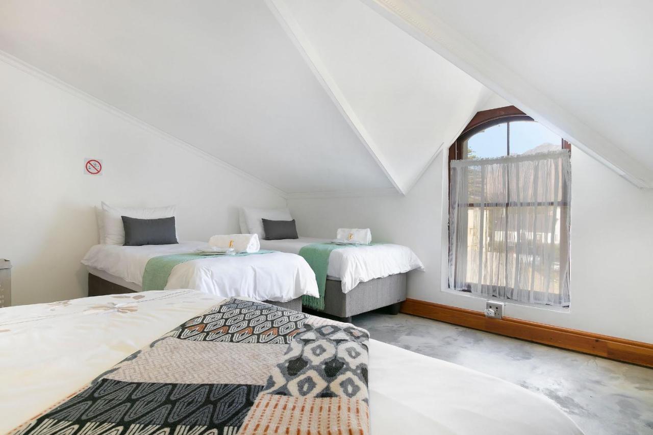 דירות J'S Audacious Living Montagu Self Catering מראה חיצוני תמונה