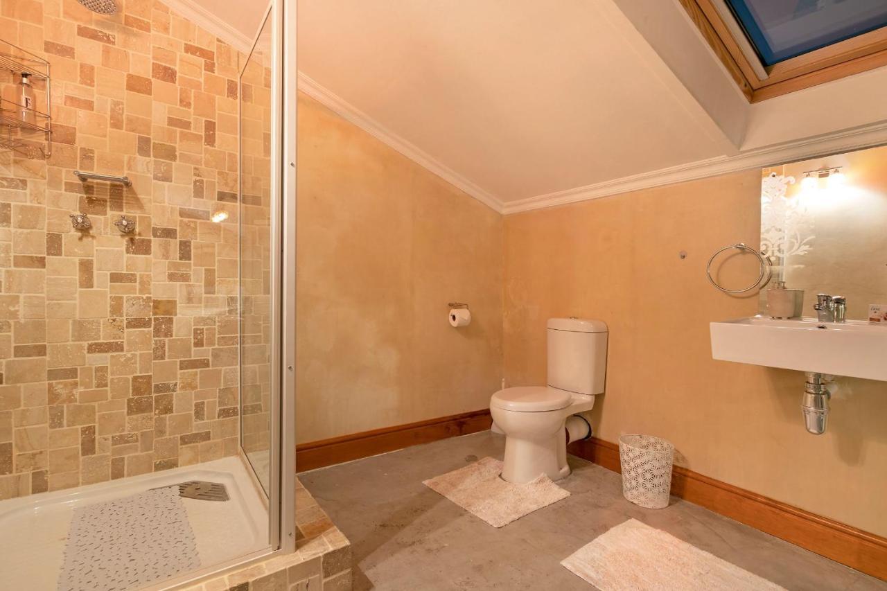 דירות J'S Audacious Living Montagu Self Catering מראה חיצוני תמונה