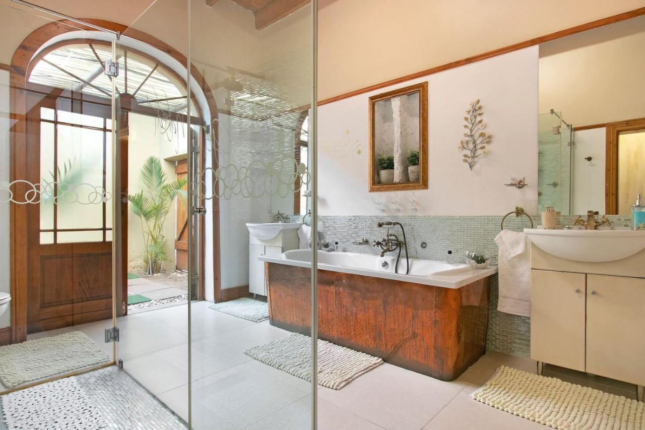 דירות J'S Audacious Living Montagu Self Catering מראה חיצוני תמונה