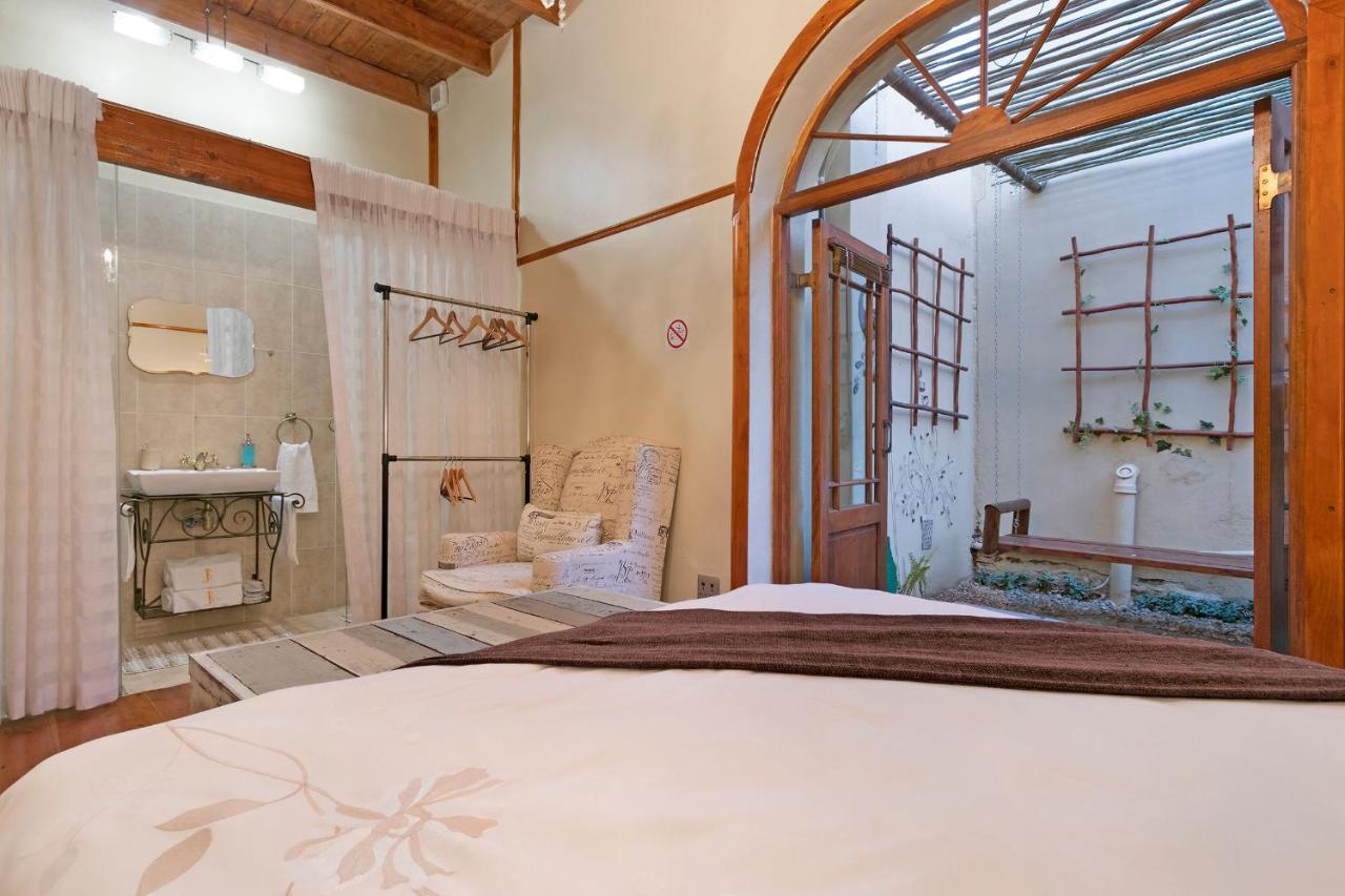 דירות J'S Audacious Living Montagu Self Catering מראה חיצוני תמונה